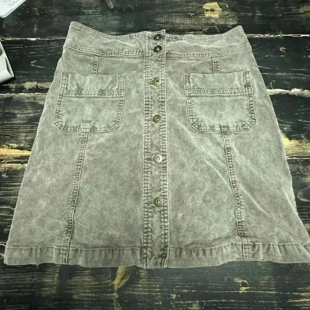 PRANA ARMY GREEN CORDUROY SKIRT SIZE 8